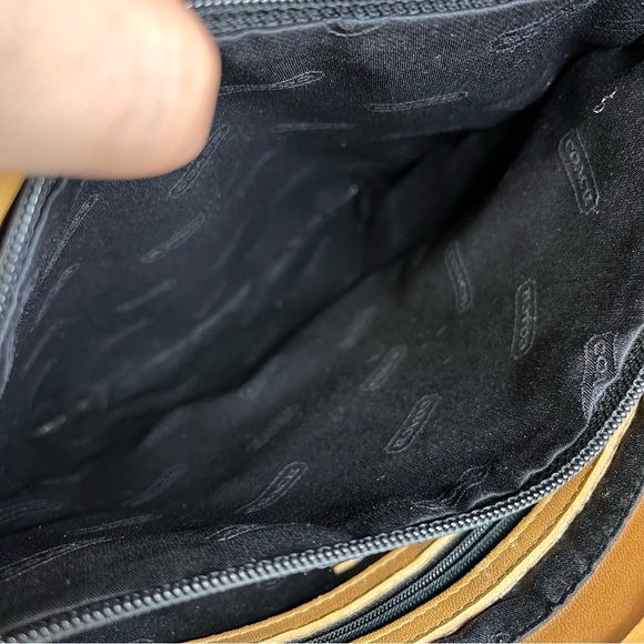 Vintage Coach 9077 Leather Tote – Camel / British Tan - Picture 7 of 16